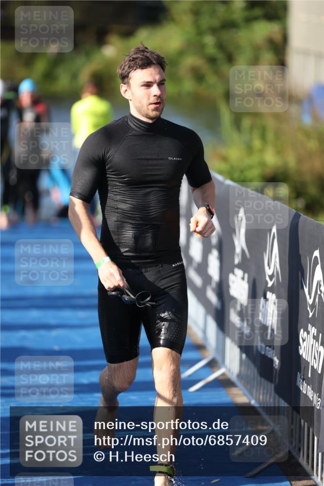 25.08.2024 - Elbe Triathlon Hamburg H.Heesch http://msf.ph/oto/6857409 25.08.2024 09:06:37 Schwimmen 254, 277, 403, 442, 1850 meine-sportfotos.de