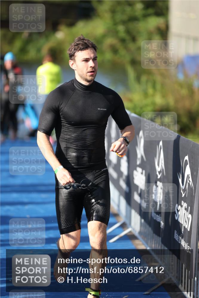 25.08.2024 - Elbe Triathlon Hamburg H.Heesch http://msf.ph/oto/6857412 25.08.2024 09:06:37 Schwimmen 254, 277, 403, 442, 1850 meine-sportfotos.de