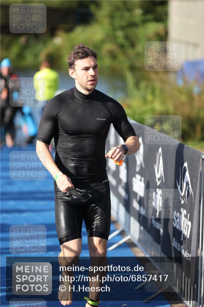 25.08.2024 - Elbe Triathlon Hamburg H.Heesch http://msf.ph/oto/6857417 25.08.2024 09:06:37 Schwimmen 254, 277, 403, 442, 1850 meine-sportfotos.de