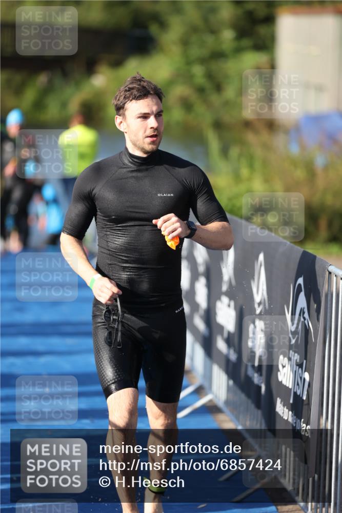 25.08.2024 - Elbe Triathlon Hamburg H.Heesch http://msf.ph/oto/6857424 25.08.2024 09:06:37 Schwimmen 254, 277, 403, 442, 1850 meine-sportfotos.de