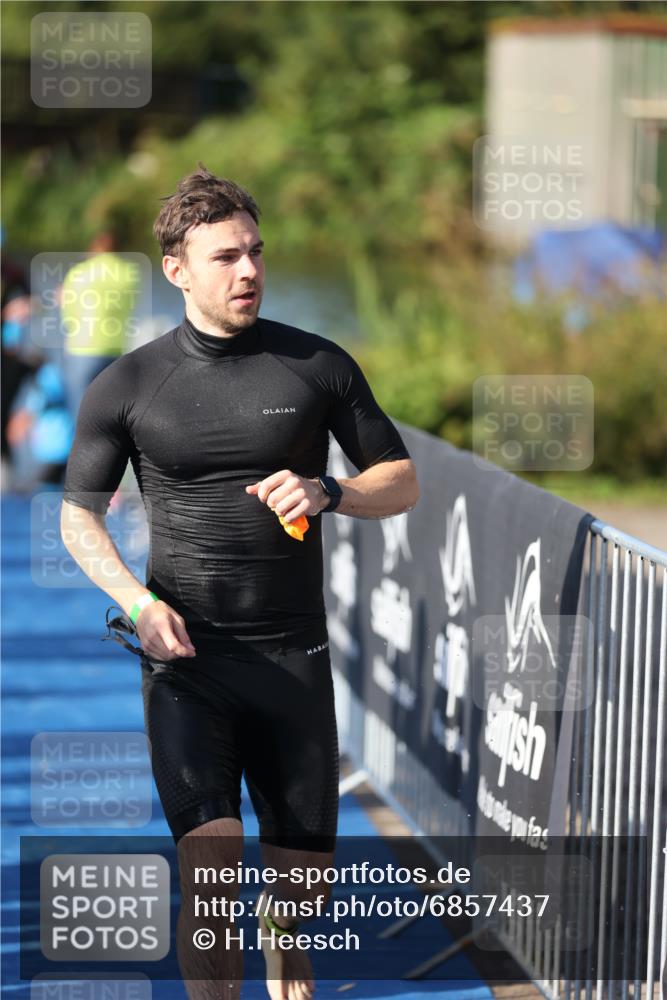 25.08.2024 - Elbe Triathlon Hamburg H.Heesch http://msf.ph/oto/6857437 25.08.2024 09:06:37 Schwimmen 254, 277, 403, 442, 1850 meine-sportfotos.de