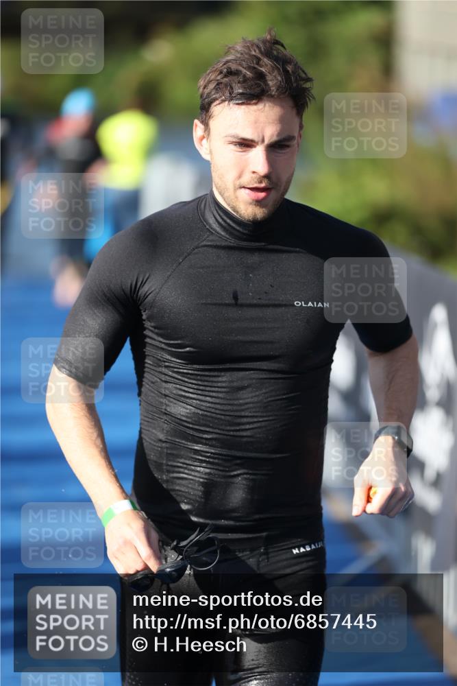 25.08.2024 - Elbe Triathlon Hamburg H.Heesch http://msf.ph/oto/6857445 25.08.2024 09:06:38 Schwimmen 228, 254, 277, 403, 442, 1850 meine-sportfotos.de