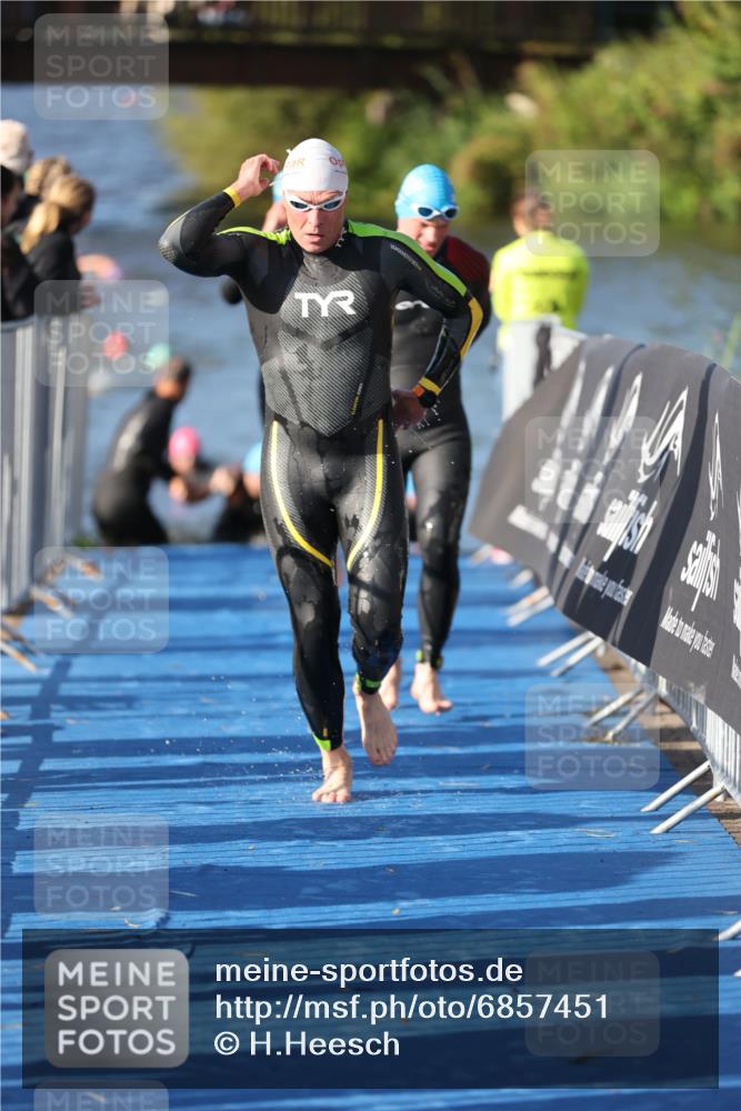 25.08.2024 - Elbe Triathlon Hamburg H.Heesch http://msf.ph/oto/6857451 25.08.2024 09:06:40 Schwimmen 228, 254, 277, 403, 442, 1850 meine-sportfotos.de