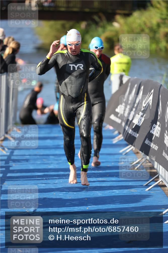 25.08.2024 - Elbe Triathlon Hamburg H.Heesch http://msf.ph/oto/6857460 25.08.2024 09:06:40 Schwimmen 228, 254, 277, 403, 442, 1850 meine-sportfotos.de