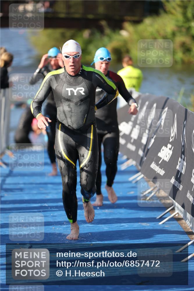 25.08.2024 - Elbe Triathlon Hamburg H.Heesch http://msf.ph/oto/6857472 25.08.2024 09:06:41 Schwimmen 228, 254, 277, 403, 442, 1850 meine-sportfotos.de