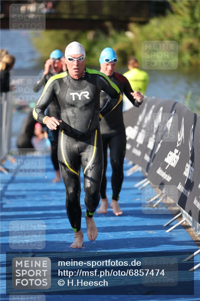 25.08.2024 - Elbe Triathlon Hamburg H.Heesch http://msf.ph/oto/6857474 25.08.2024 09:06:41 Schwimmen 228, 254, 277, 403, 442, 1850 meine-sportfotos.de