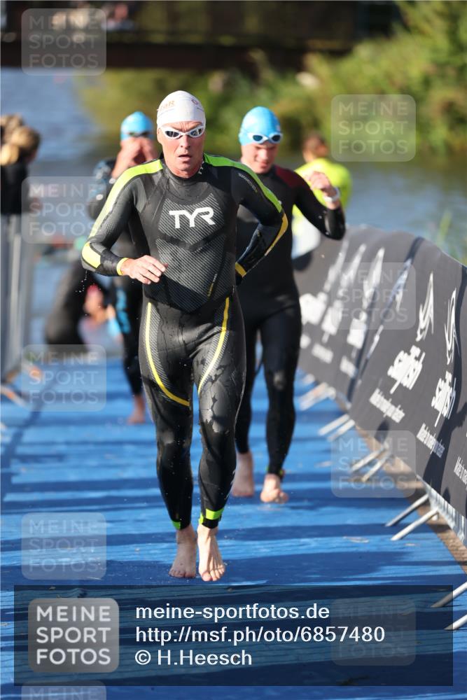 25.08.2024 - Elbe Triathlon Hamburg H.Heesch http://msf.ph/oto/6857480 25.08.2024 09:06:41 Schwimmen 228, 254, 277, 403, 442, 1850 meine-sportfotos.de