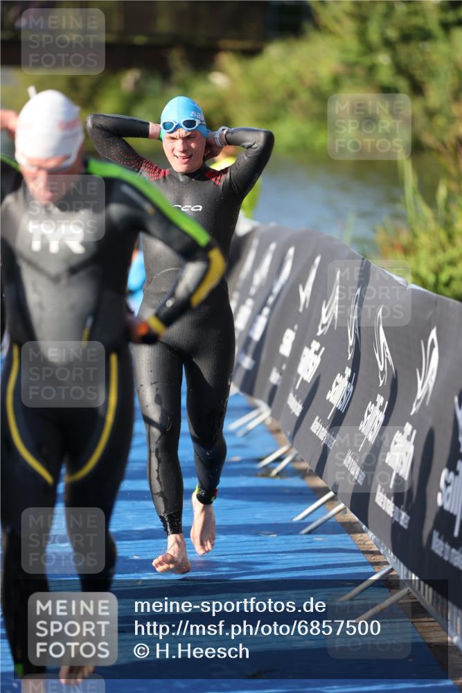 25.08.2024 - Elbe Triathlon Hamburg H.Heesch http://msf.ph/oto/6857500 25.08.2024 09:06:42 Schwimmen 228, 254, 277, 403, 442, 1850 meine-sportfotos.de