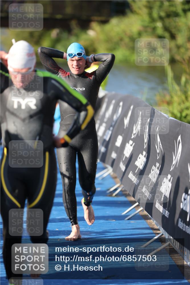 25.08.2024 - Elbe Triathlon Hamburg H.Heesch http://msf.ph/oto/6857503 25.08.2024 09:06:42 Schwimmen 228, 254, 277, 403, 442, 1850 meine-sportfotos.de