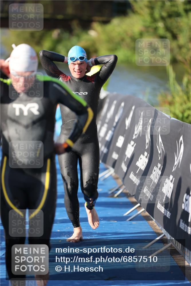 25.08.2024 - Elbe Triathlon Hamburg H.Heesch http://msf.ph/oto/6857510 25.08.2024 09:06:42 Schwimmen 228, 254, 277, 403, 442, 1850 meine-sportfotos.de