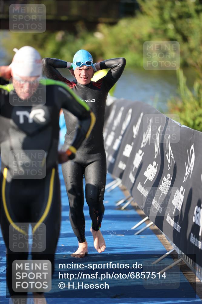 25.08.2024 - Elbe Triathlon Hamburg H.Heesch http://msf.ph/oto/6857514 25.08.2024 09:06:42 Schwimmen 228, 254, 277, 403, 442, 1850 meine-sportfotos.de
