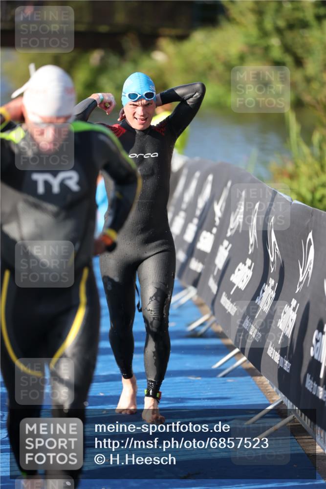 25.08.2024 - Elbe Triathlon Hamburg H.Heesch http://msf.ph/oto/6857523 25.08.2024 09:06:42 Schwimmen 228, 254, 277, 403, 442, 1850 meine-sportfotos.de