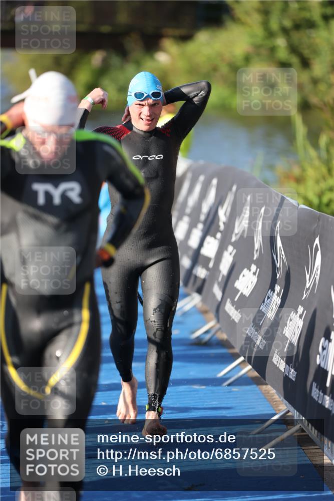 25.08.2024 - Elbe Triathlon Hamburg H.Heesch http://msf.ph/oto/6857525 25.08.2024 09:06:42 Schwimmen 228, 254, 277, 403, 442, 1850 meine-sportfotos.de