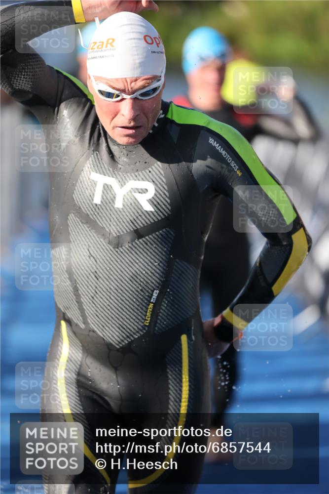 25.08.2024 - Elbe Triathlon Hamburg H.Heesch http://msf.ph/oto/6857544 25.08.2024 09:06:43 Schwimmen 228, 254, 277, 403, 442, 1850 meine-sportfotos.de