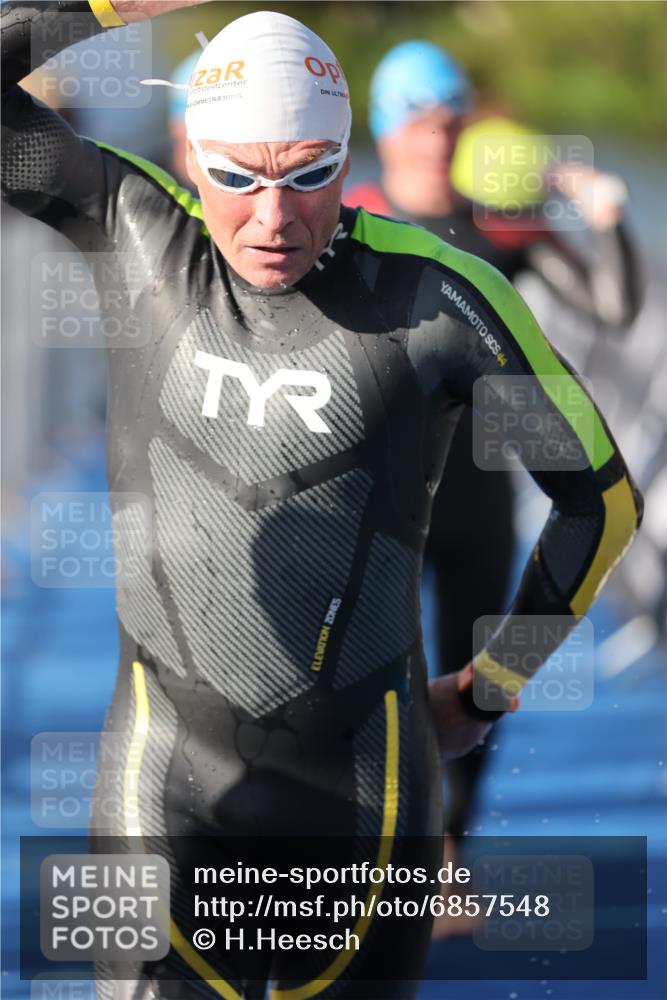 25.08.2024 - Elbe Triathlon Hamburg H.Heesch http://msf.ph/oto/6857548 25.08.2024 09:06:43 Schwimmen 228, 254, 277, 403, 442, 1850 meine-sportfotos.de