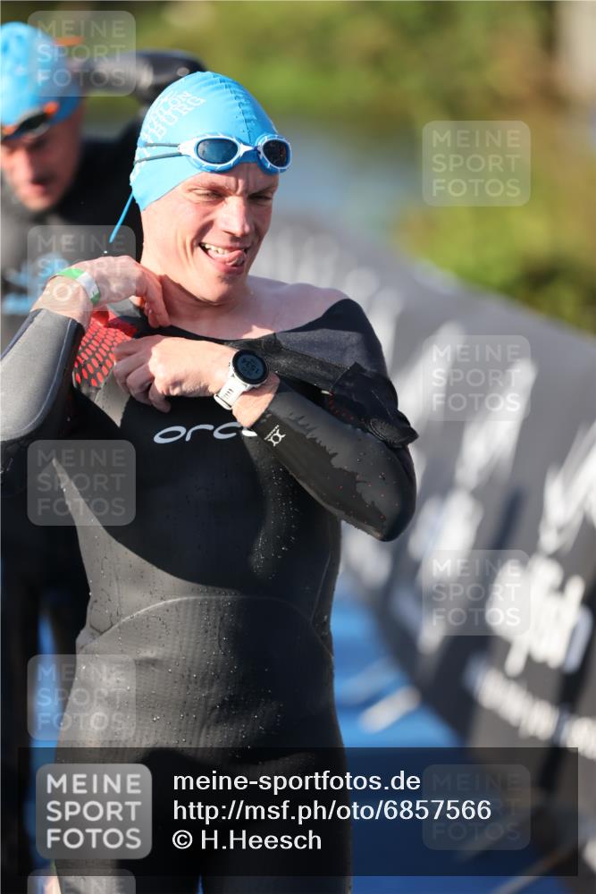 25.08.2024 - Elbe Triathlon Hamburg H.Heesch http://msf.ph/oto/6857566 25.08.2024 09:06:45 Schwimmen 228, 254, 277, 403, 442, 1850 meine-sportfotos.de