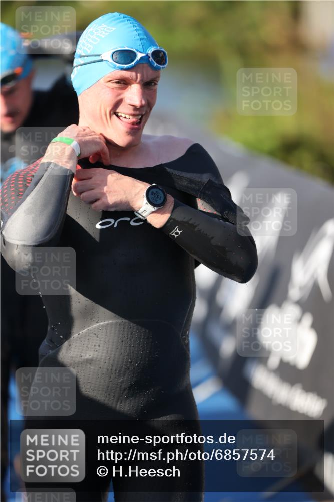 25.08.2024 - Elbe Triathlon Hamburg H.Heesch http://msf.ph/oto/6857574 25.08.2024 09:06:45 Schwimmen 228, 254, 277, 403, 442, 1850 meine-sportfotos.de