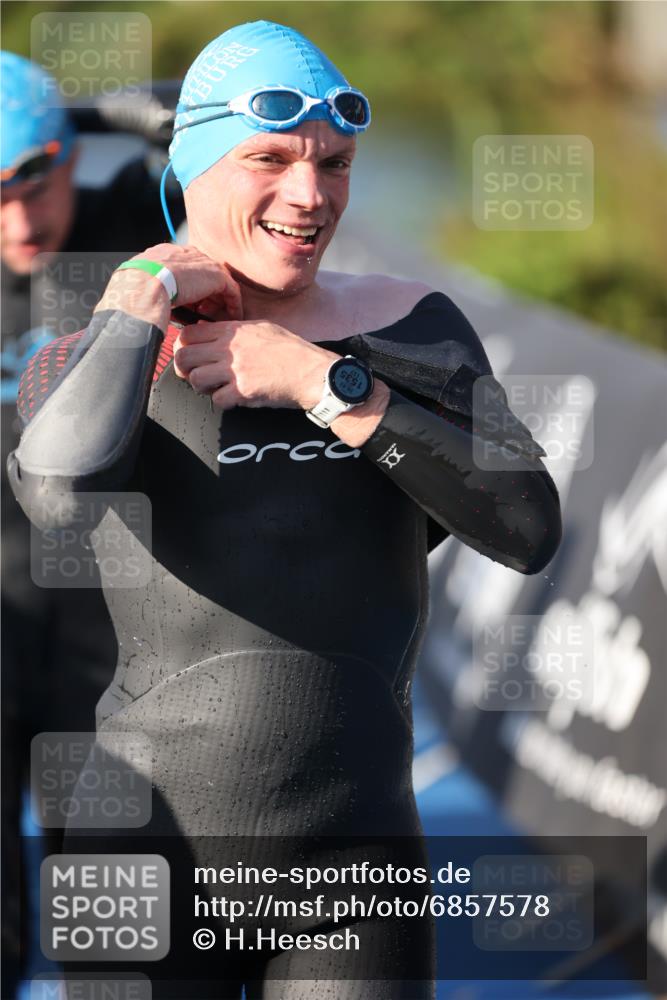 25.08.2024 - Elbe Triathlon Hamburg H.Heesch http://msf.ph/oto/6857578 25.08.2024 09:06:45 Schwimmen 228, 254, 277, 403, 442, 1850 meine-sportfotos.de