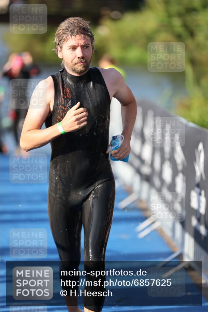 25.08.2024 - Elbe Triathlon Hamburg H.Heesch http://msf.ph/oto/6857625 25.08.2024 09:06:50 Schwimmen 228, 254, 277, 281, 403, 442, 1850 meine-sportfotos.de