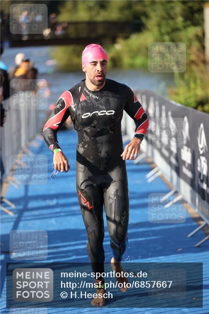 25.08.2024 - Elbe Triathlon Hamburg H.Heesch http://msf.ph/oto/6857667 25.08.2024 09:06:57 Schwimmen 228, 254, 277, 281, 325, 403 meine-sportfotos.de
