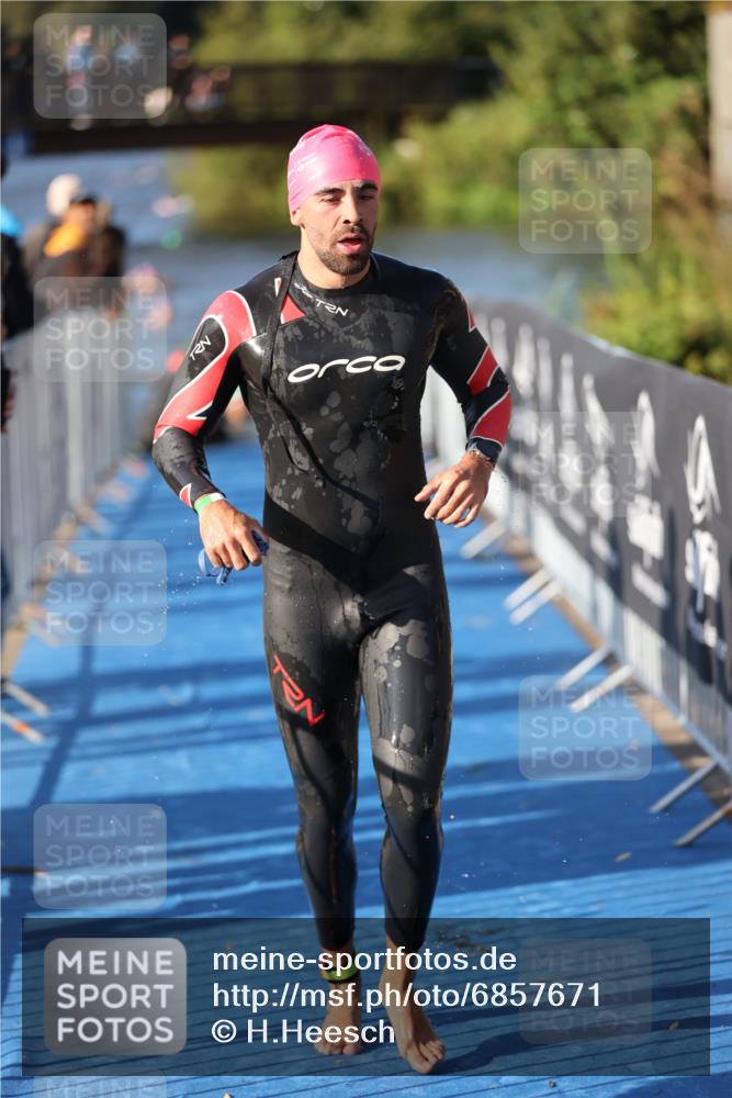 25.08.2024 - Elbe Triathlon Hamburg H.Heesch http://msf.ph/oto/6857671 25.08.2024 09:06:57 Schwimmen 228, 254, 277, 281, 325, 403 meine-sportfotos.de