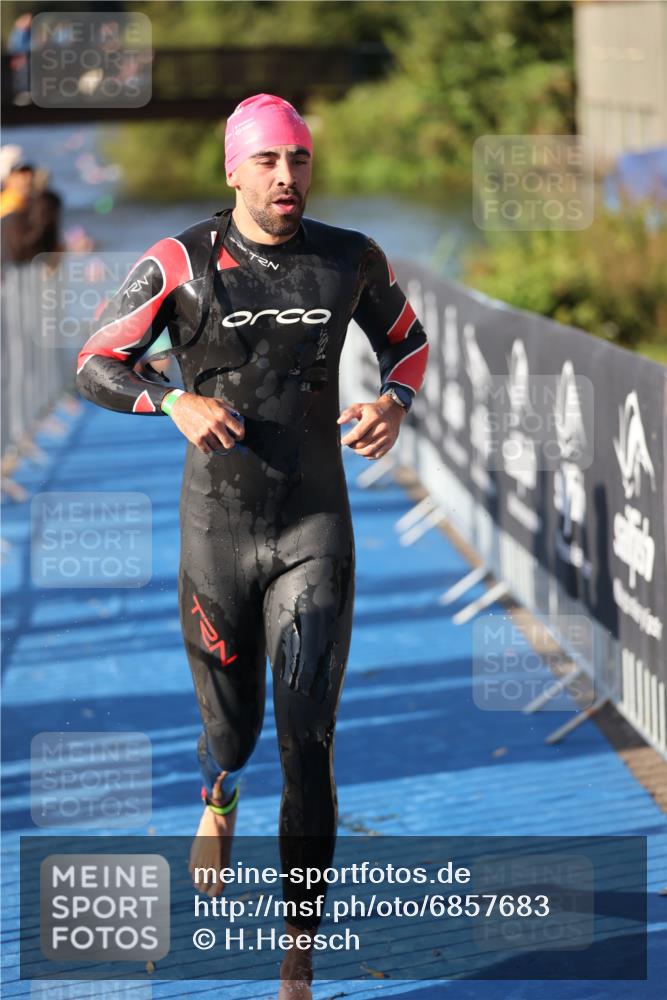 25.08.2024 - Elbe Triathlon Hamburg H.Heesch http://msf.ph/oto/6857683 25.08.2024 09:06:57 Schwimmen 228, 254, 277, 281, 325, 403 meine-sportfotos.de