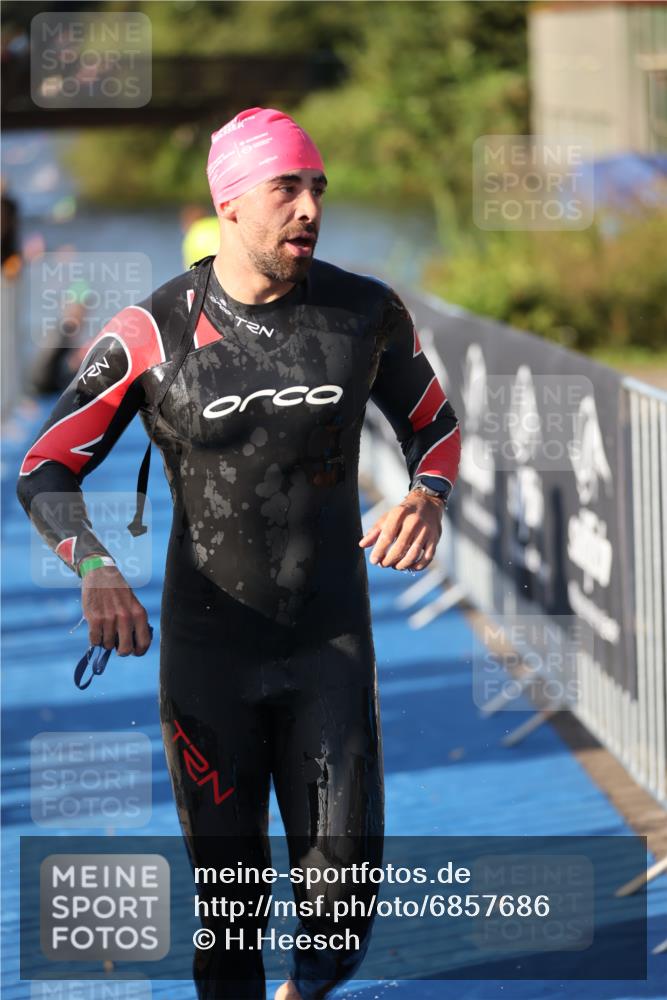 25.08.2024 - Elbe Triathlon Hamburg H.Heesch http://msf.ph/oto/6857686 25.08.2024 09:06:58 Schwimmen 228, 254, 277, 281, 325 meine-sportfotos.de