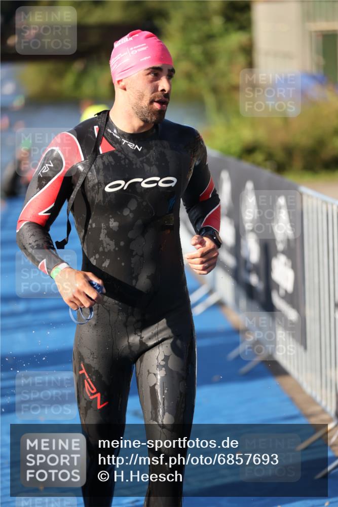 25.08.2024 - Elbe Triathlon Hamburg H.Heesch http://msf.ph/oto/6857693 25.08.2024 09:06:58 Schwimmen 228, 254, 277, 281, 325 meine-sportfotos.de