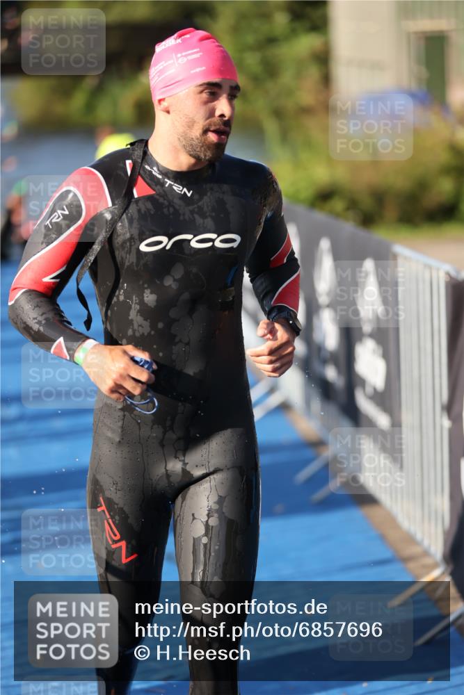 25.08.2024 - Elbe Triathlon Hamburg H.Heesch http://msf.ph/oto/6857696 25.08.2024 09:06:58 Schwimmen 228, 254, 277, 281, 325 meine-sportfotos.de