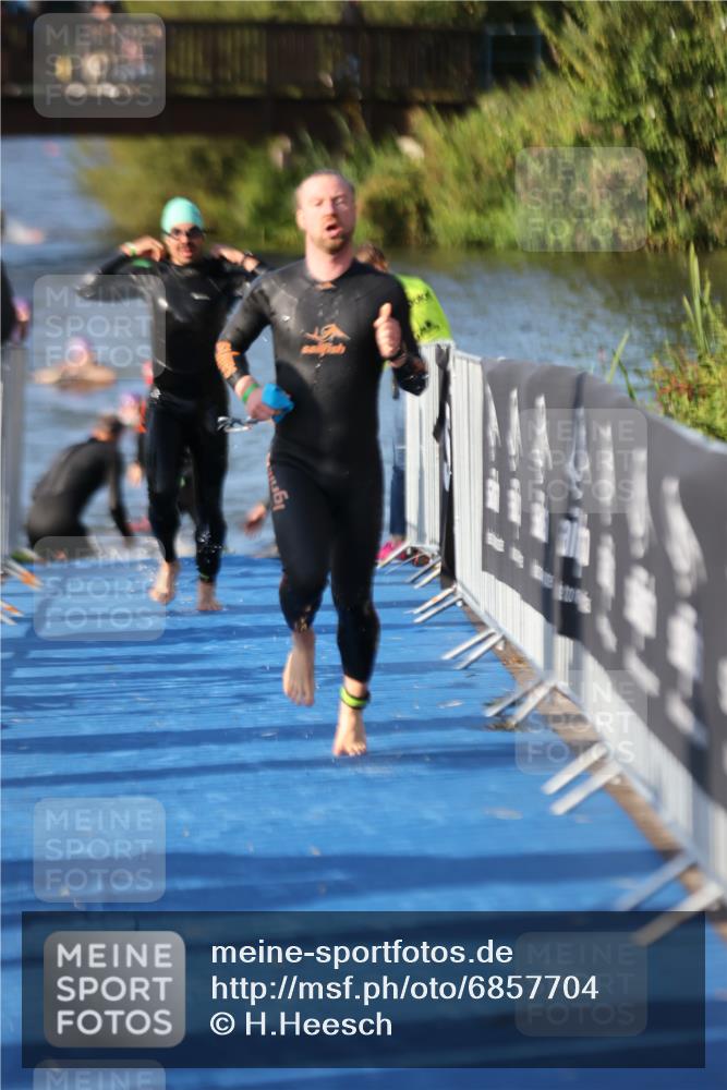 25.08.2024 - Elbe Triathlon Hamburg H.Heesch http://msf.ph/oto/6857704 25.08.2024 09:07:06 Schwimmen 224, 228, 281, 321, 325 meine-sportfotos.de