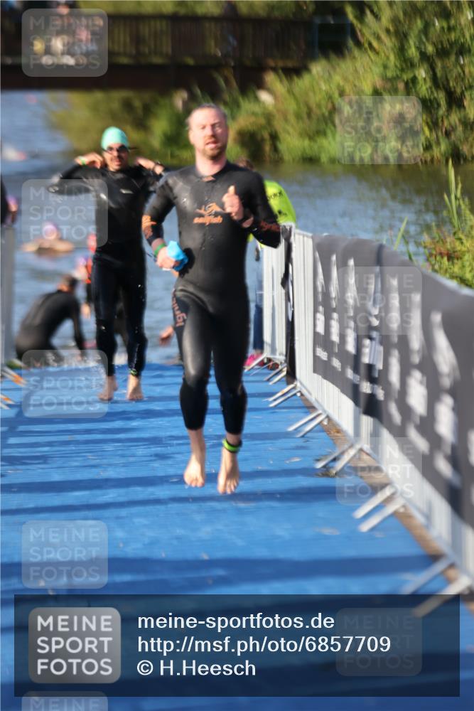 25.08.2024 - Elbe Triathlon Hamburg H.Heesch http://msf.ph/oto/6857709 25.08.2024 09:07:06 Schwimmen 224, 228, 281, 321, 325 meine-sportfotos.de