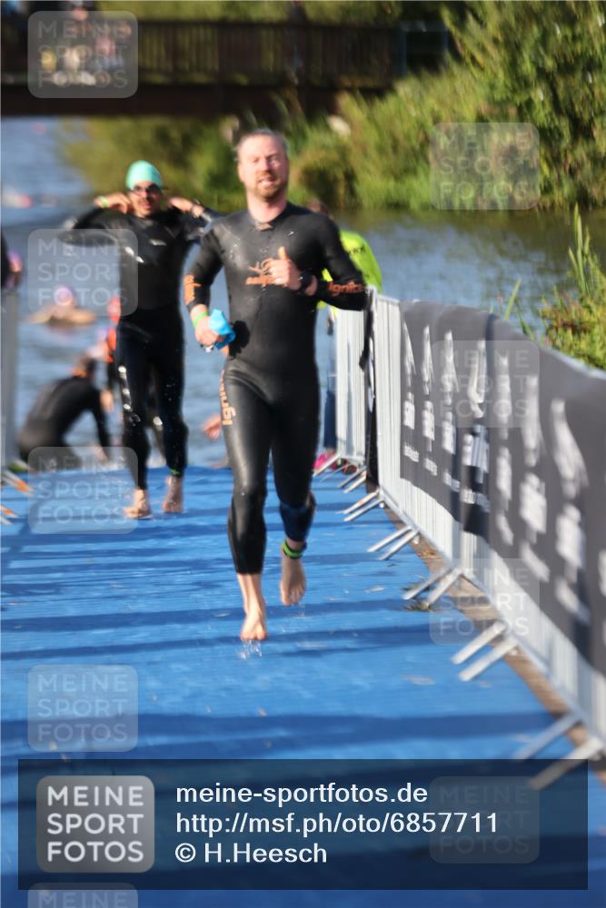 25.08.2024 - Elbe Triathlon Hamburg H.Heesch http://msf.ph/oto/6857711 25.08.2024 09:07:06 Schwimmen 224, 228, 281, 321, 325 meine-sportfotos.de