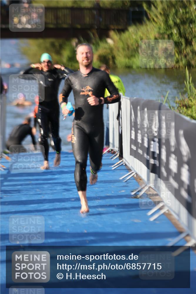 25.08.2024 - Elbe Triathlon Hamburg H.Heesch http://msf.ph/oto/6857715 25.08.2024 09:07:06 Schwimmen 224, 228, 281, 321, 325 meine-sportfotos.de