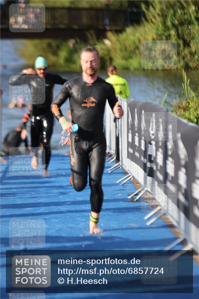 25.08.2024 - Elbe Triathlon Hamburg H.Heesch http://msf.ph/oto/6857724 25.08.2024 09:07:07 Schwimmen 224, 228, 281, 321, 325 meine-sportfotos.de