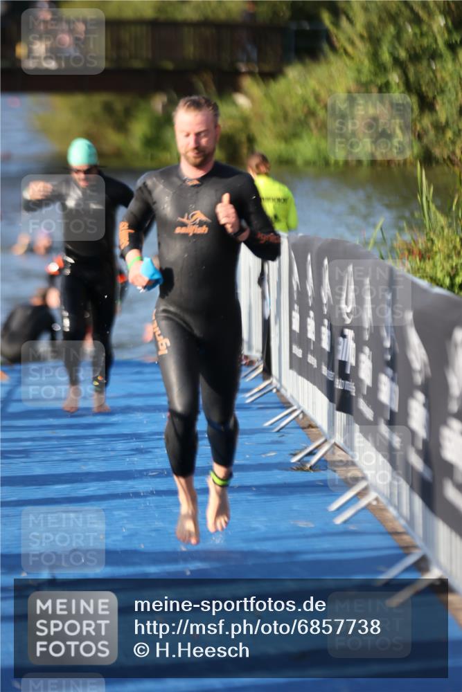 25.08.2024 - Elbe Triathlon Hamburg H.Heesch http://msf.ph/oto/6857738 25.08.2024 09:07:07 Schwimmen 224, 228, 281, 321, 325 meine-sportfotos.de