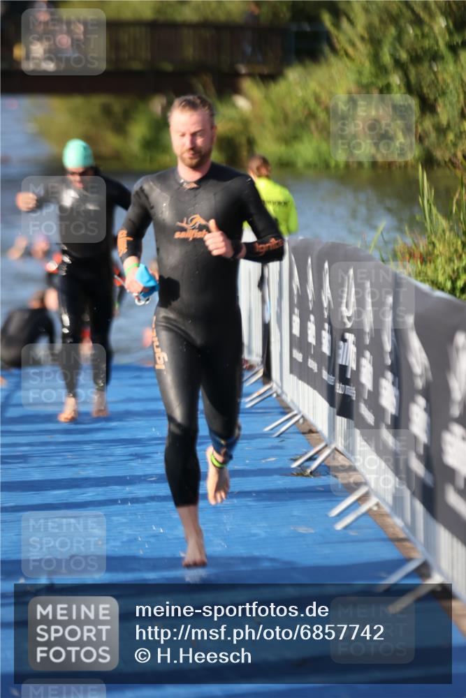 25.08.2024 - Elbe Triathlon Hamburg H.Heesch http://msf.ph/oto/6857742 25.08.2024 09:07:07 Schwimmen 224, 228, 281, 321, 325 meine-sportfotos.de
