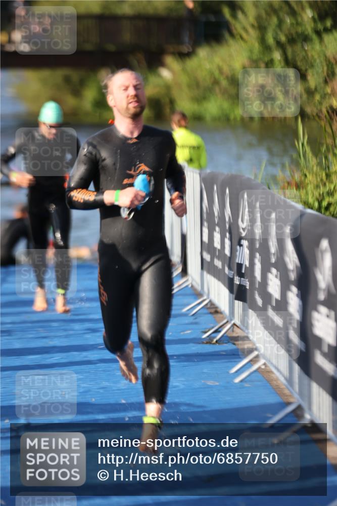 25.08.2024 - Elbe Triathlon Hamburg H.Heesch http://msf.ph/oto/6857750 25.08.2024 09:07:07 Schwimmen 224, 228, 281, 321, 325 meine-sportfotos.de