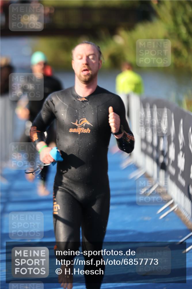25.08.2024 - Elbe Triathlon Hamburg H.Heesch http://msf.ph/oto/6857773 25.08.2024 09:07:08 Schwimmen 224, 228, 281, 321, 325 meine-sportfotos.de