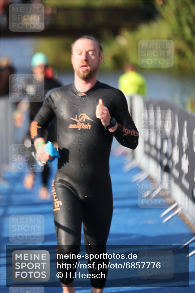 25.08.2024 - Elbe Triathlon Hamburg H.Heesch http://msf.ph/oto/6857776 25.08.2024 09:07:08 Schwimmen 224, 228, 281, 321, 325 meine-sportfotos.de