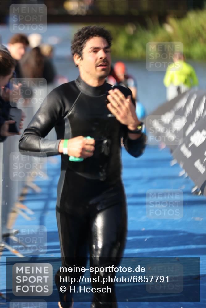 25.08.2024 - Elbe Triathlon Hamburg H.Heesch http://msf.ph/oto/6857791 25.08.2024 09:07:11 Schwimmen 224, 228, 281, 321, 325, 326 meine-sportfotos.de