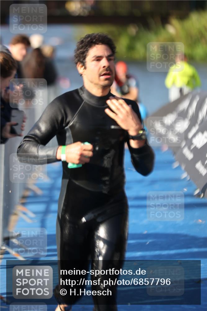 25.08.2024 - Elbe Triathlon Hamburg H.Heesch http://msf.ph/oto/6857796 25.08.2024 09:07:11 Schwimmen 224, 228, 281, 321, 325, 326 meine-sportfotos.de