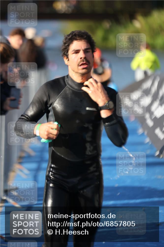 25.08.2024 - Elbe Triathlon Hamburg H.Heesch http://msf.ph/oto/6857805 25.08.2024 09:07:11 Schwimmen 224, 228, 281, 321, 325, 326 meine-sportfotos.de