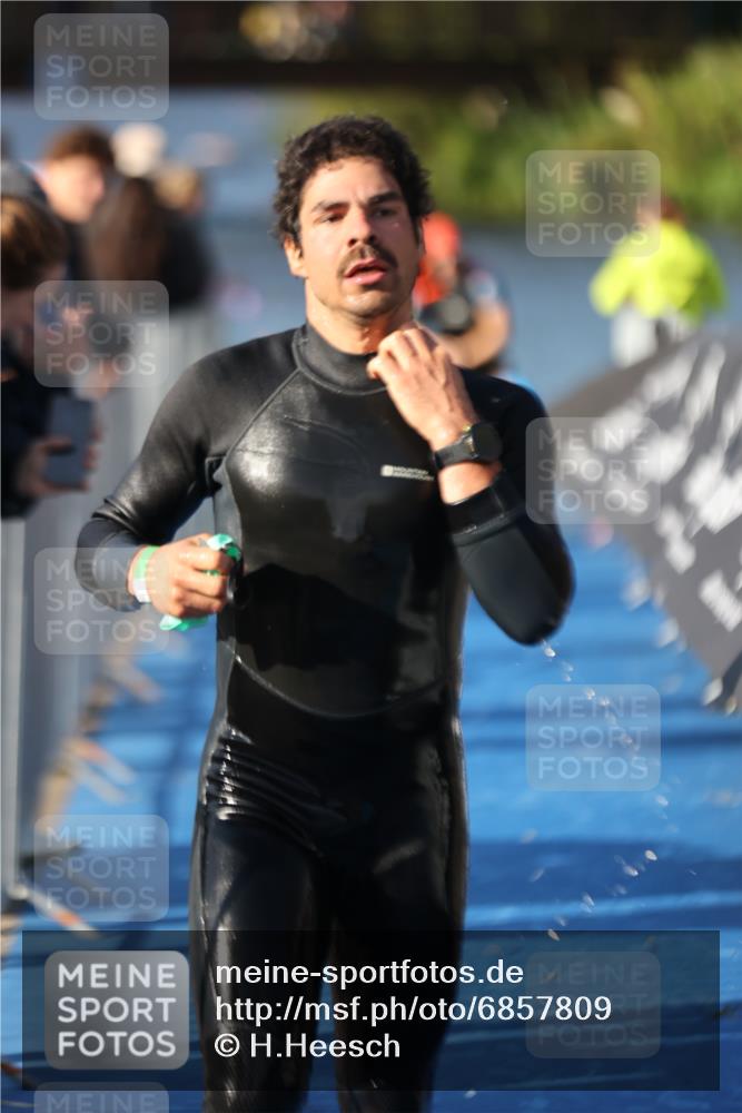 25.08.2024 - Elbe Triathlon Hamburg H.Heesch http://msf.ph/oto/6857809 25.08.2024 09:07:11 Schwimmen 224, 228, 281, 321, 325, 326 meine-sportfotos.de