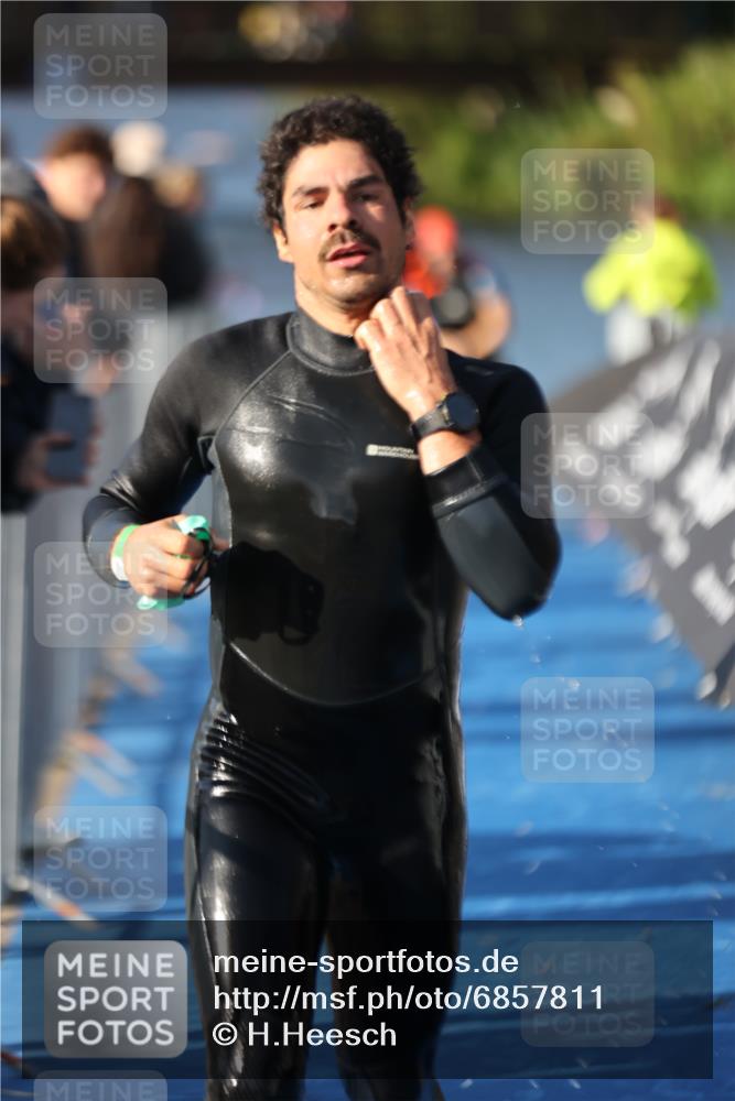 25.08.2024 - Elbe Triathlon Hamburg H.Heesch http://msf.ph/oto/6857811 25.08.2024 09:07:12 Schwimmen 224, 228, 281, 321, 325, 326 meine-sportfotos.de