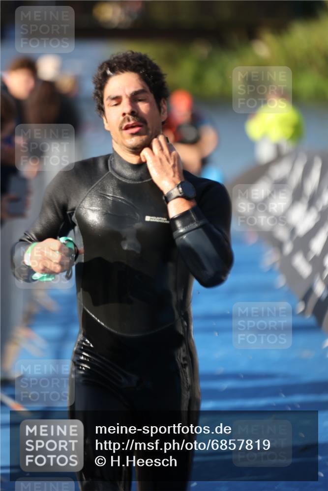 25.08.2024 - Elbe Triathlon Hamburg H.Heesch http://msf.ph/oto/6857819 25.08.2024 09:07:12 Schwimmen 224, 228, 281, 321, 325, 326 meine-sportfotos.de