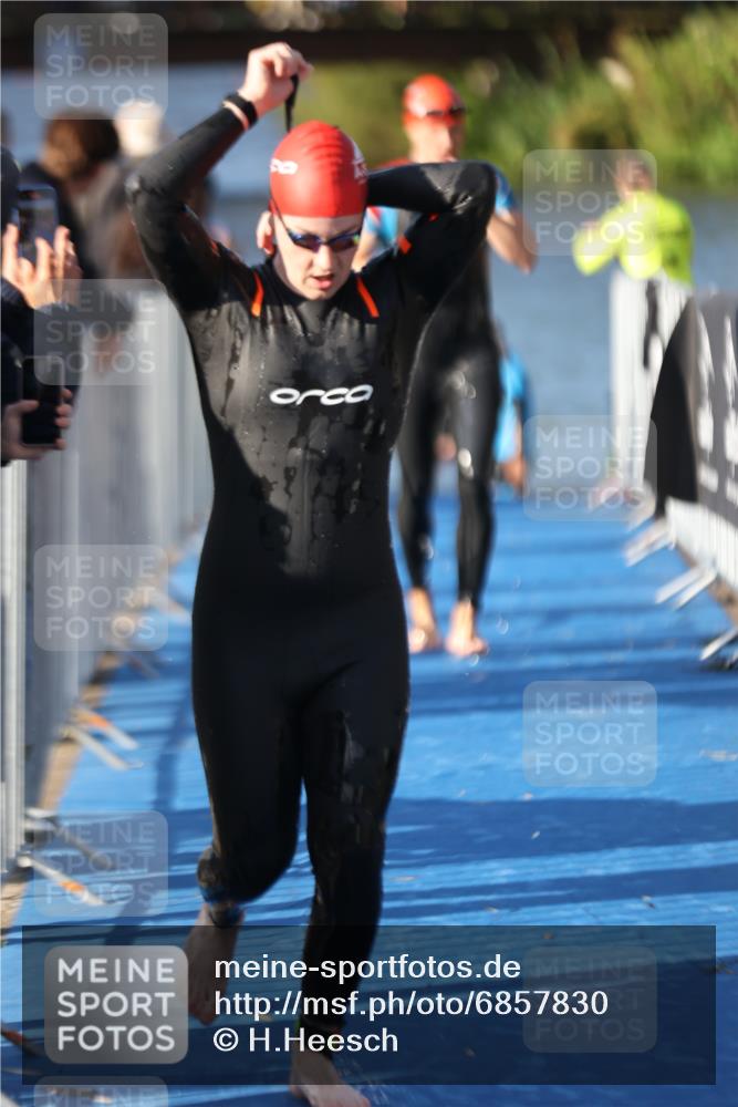 25.08.2024 - Elbe Triathlon Hamburg H.Heesch http://msf.ph/oto/6857830 25.08.2024 09:07:17 Schwimmen 224, 281, 321, 325, 326, 1851 meine-sportfotos.de