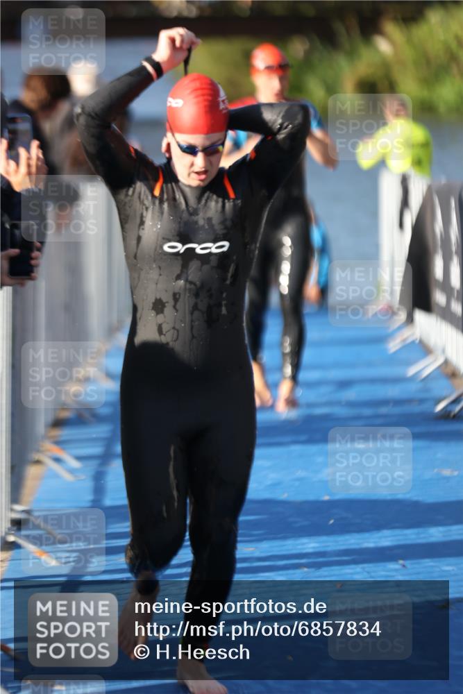 25.08.2024 - Elbe Triathlon Hamburg H.Heesch http://msf.ph/oto/6857834 25.08.2024 09:07:17 Schwimmen 224, 281, 321, 325, 326, 1851 meine-sportfotos.de