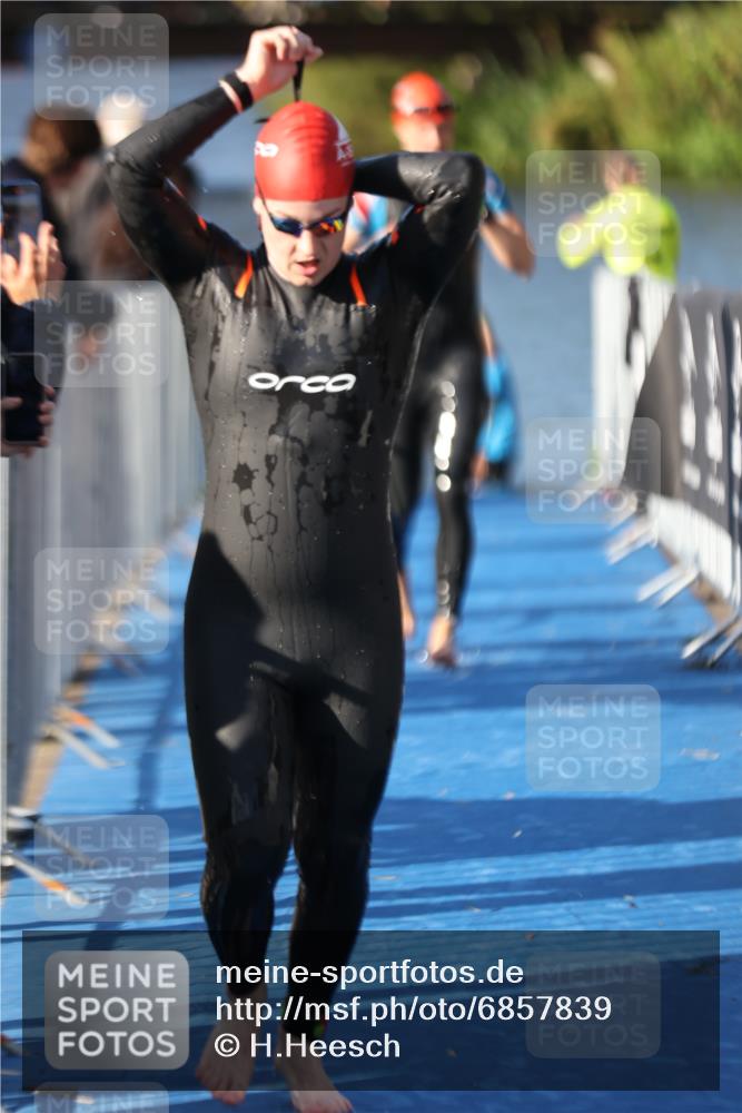 25.08.2024 - Elbe Triathlon Hamburg H.Heesch http://msf.ph/oto/6857839 25.08.2024 09:07:17 Schwimmen 224, 281, 321, 325, 326, 1851 meine-sportfotos.de