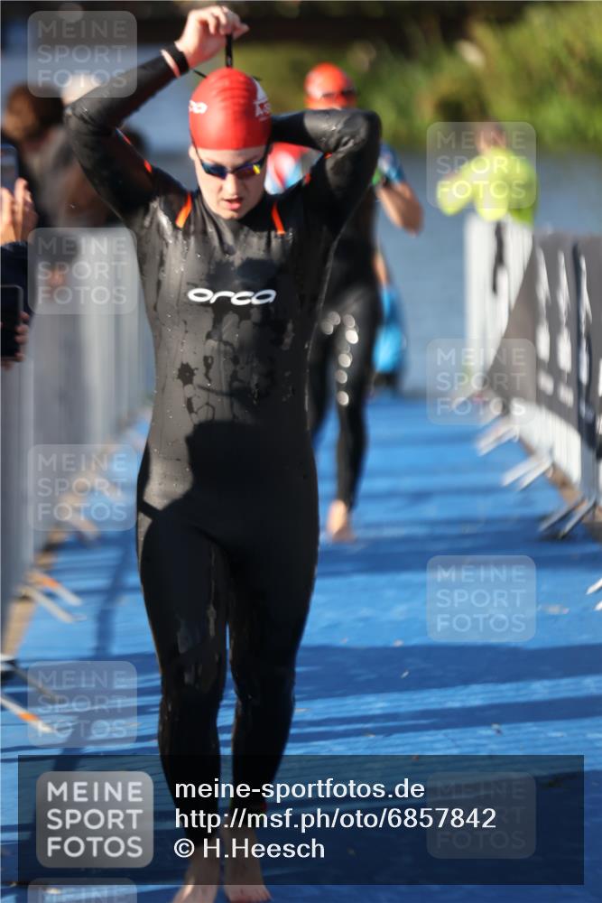 25.08.2024 - Elbe Triathlon Hamburg H.Heesch http://msf.ph/oto/6857842 25.08.2024 09:07:17 Schwimmen 224, 281, 321, 325, 326, 1851 meine-sportfotos.de