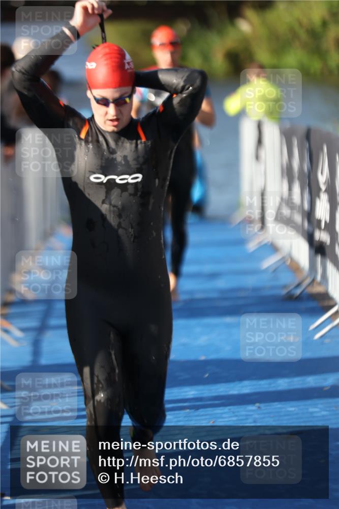 25.08.2024 - Elbe Triathlon Hamburg H.Heesch http://msf.ph/oto/6857855 25.08.2024 09:07:17 Schwimmen 224, 281, 321, 325, 326, 1851 meine-sportfotos.de